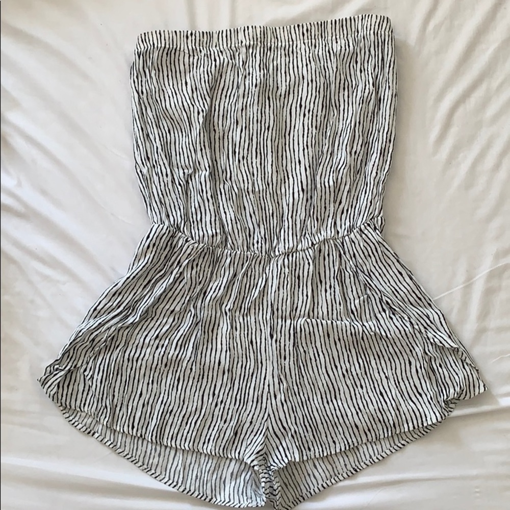 Lulu’s Black & White Tube Top Romper - Medium